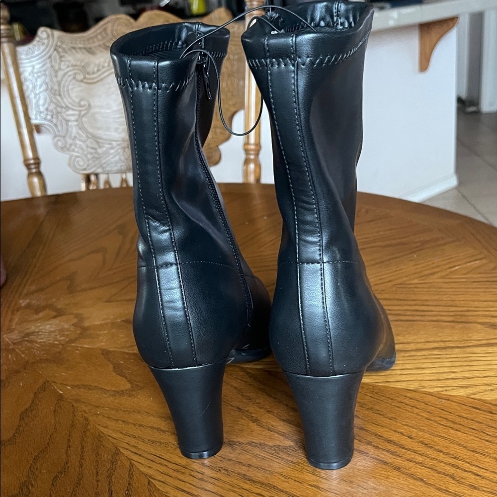 AEROSOLES Black Heeled Boots - Picture 3 of 5